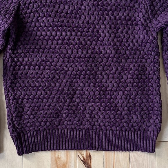 Women's Sweater - Picture 2 of 6